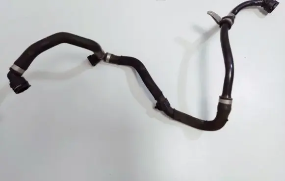 BMW i8 Engine coolant pipe/hose 7640847