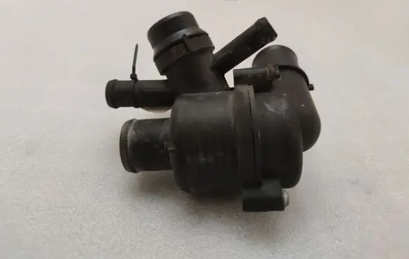 Thermostat/thermostat housing