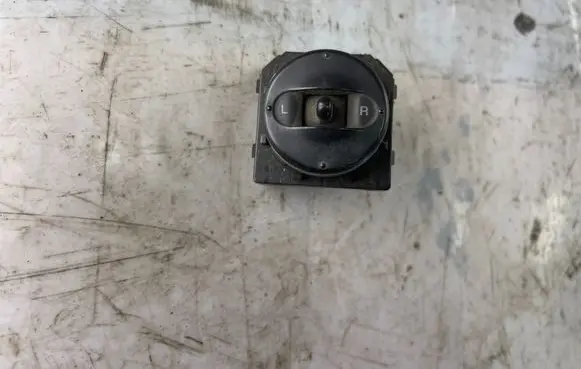 Hyundai Matrix Wing mirror switch