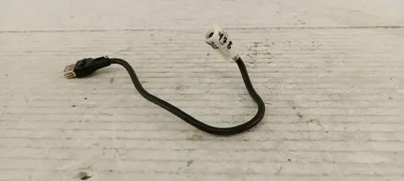 Mercedes-Benz E W212 USB socket connector A1728200515