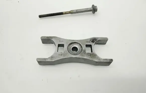 Volkswagen Touran III Fuel Injector clamp holder V210