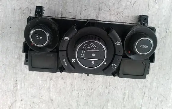 Peugeot 308 Climate control/heater control trim 96850724XT-00