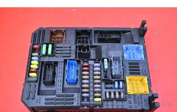 Peugeot 2008 I Fuse box set 9832881080