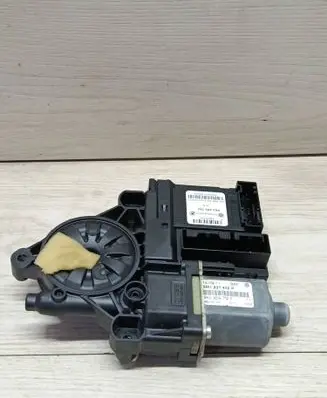 Volkswagen Golf Plus Front door window regulator motor 5M1837402P 5K0959702F 980285430