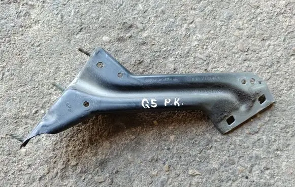 Audi Q5 SQ5 Fender mounting bracket 8R0821135