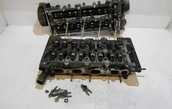 Opel Astra J Engine head 55571949