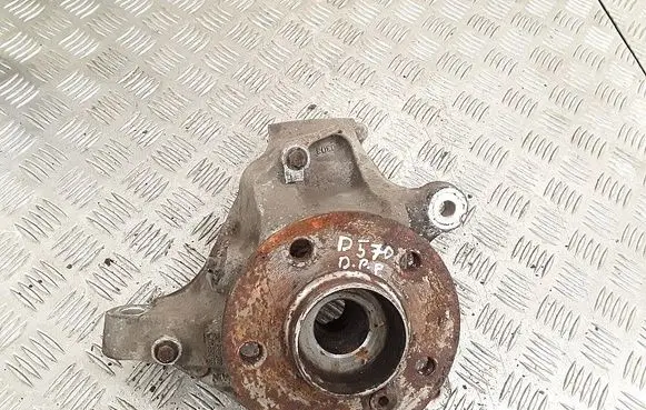 BMW 2 F46 Front wheel hub 6876646