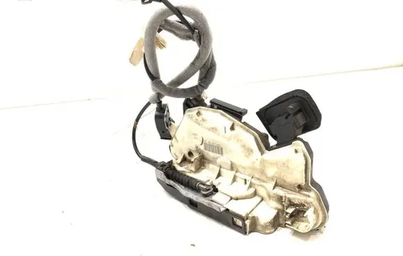 Volkswagen Golf VII Front door lock 5K1837015E
