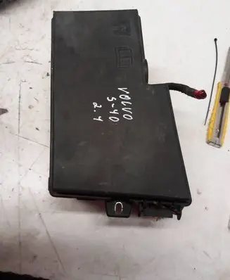 Volvo S40 Fuse box set 8688040 518818000