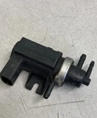 Audi A4 S4 B5 8D Turbo solenoid valve 1J0906627 72290320