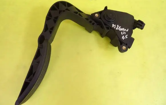 Renault Megane III Accelerator throttle pedal 180100010R