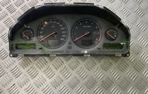 Volvo XC70 Speedometer (instrument cluster) 9459821 9499668 69294570T