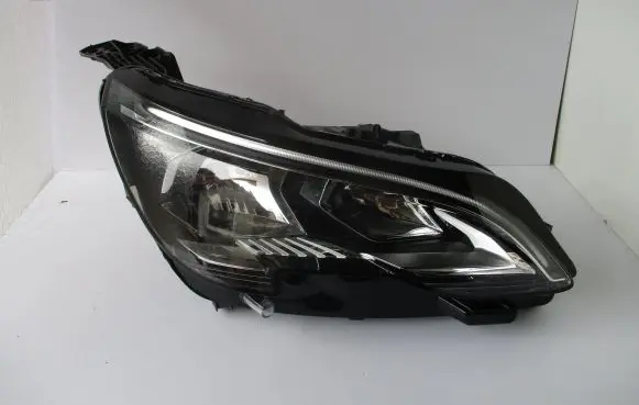 Peugeot 3008 II Headlight/headlamp 9810478080
