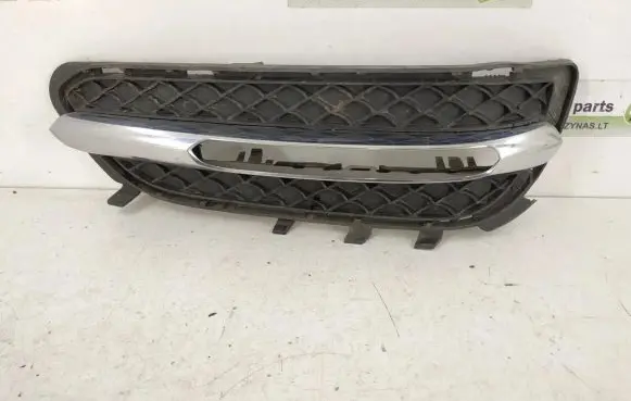 Mercedes-Benz E W212 Front bumper lower grill 2128851823 A2128851823