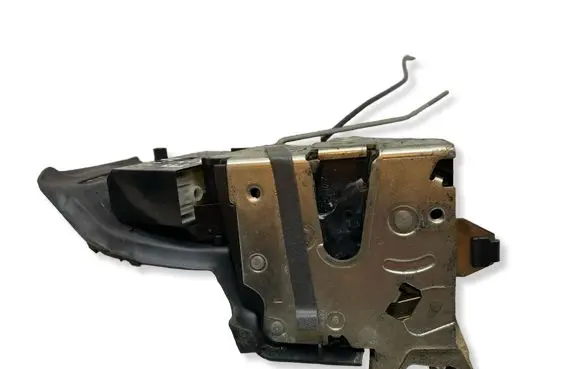 BMW 7 E38 Front door lock 8235119