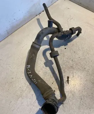 Volkswagen PASSAT B7 Engine coolant pipe/hose