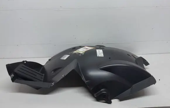 Front wheel arch liner splash guards
