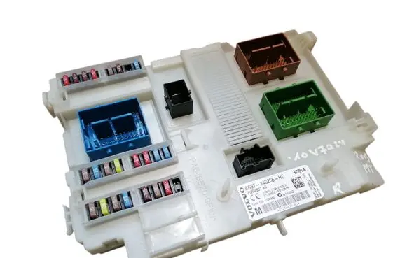 Volvo V70 Fuse module AG9T14C256HC 31254837 31254837AC