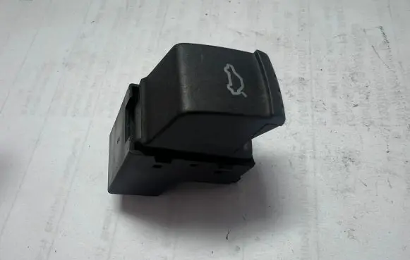 Tailgate opening switch