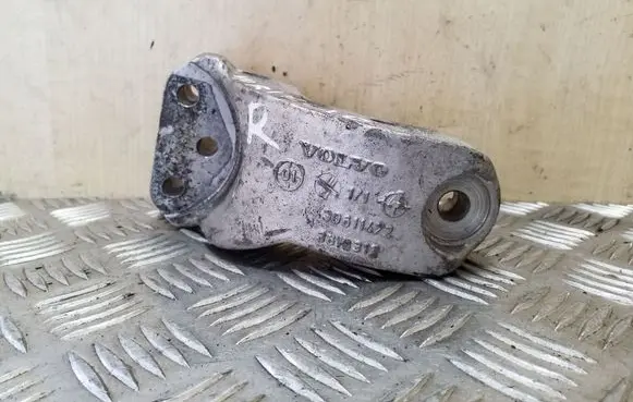 Volvo S40, V40 Engine mounting bracket 30611472 3618312