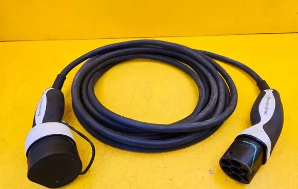 Mercedes-Benz EQC Electric car charging cable A0005833001