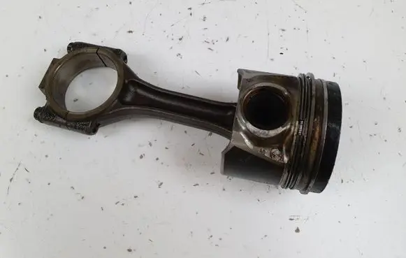 Volkswagen Touareg I Piston with connecting rod