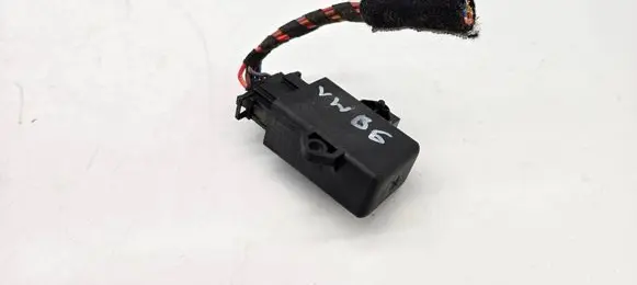 Volkswagen PASSAT B6 Seat heating relay 1Z0959772B