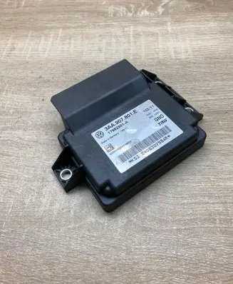 Volkswagen Tiguan Hand brake control module 3AA907801E 17982901A