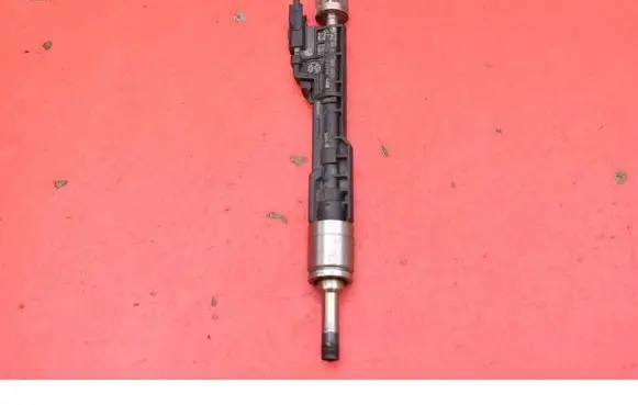 BMW 7 F01 F02 F03 F04 Fuel injector 7639994