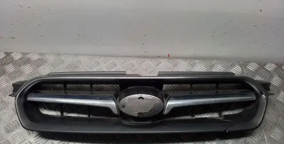 Subaru Legacy Front bumper upper radiator grill
