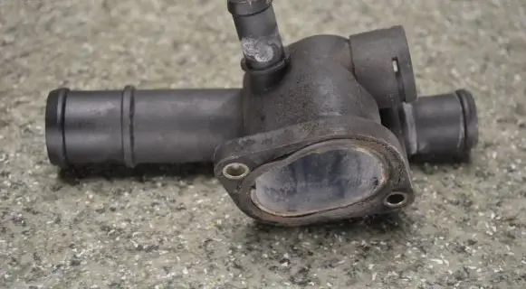 Volkswagen Golf IV Engine coolant pipe/hose 038121133
