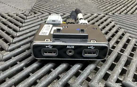 Alfa Romeo Giulia USB socket connector 2291705732