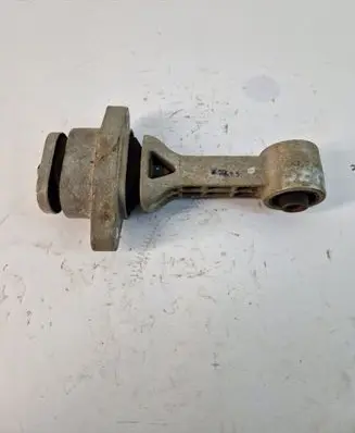 Hyundai i20 (PB PBT) Engine mount bracket