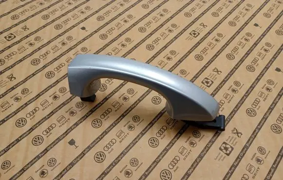 Volkswagen Passat Alltrack Front door exterior handle 5G0837205N
