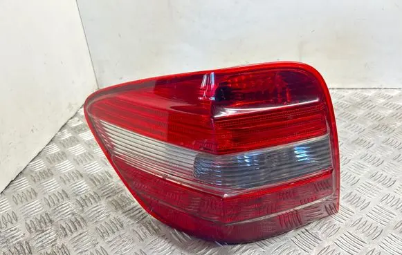 Mercedes-Benz ML W164 Rear/tail lights 225167L