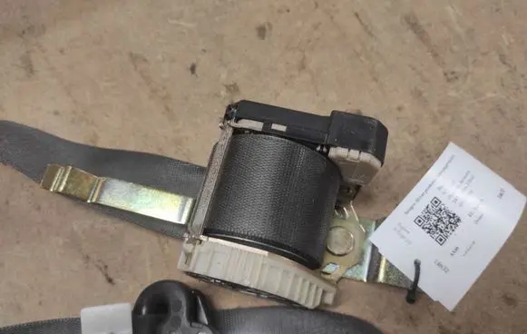 Jaguar S-Type Front seatbelt 2R83F611B08 33048263