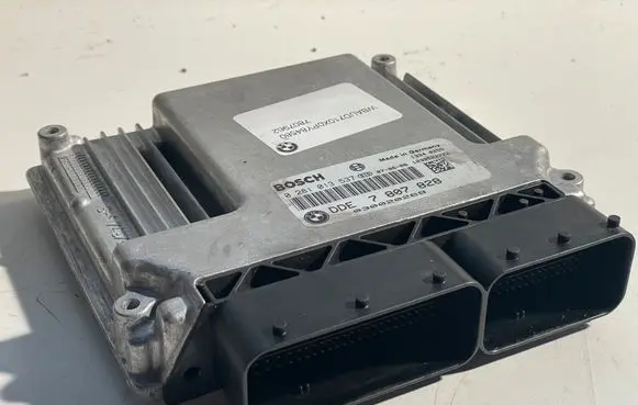 BMW 1 E81 E87 Engine control unit/module 0281013537 7807828