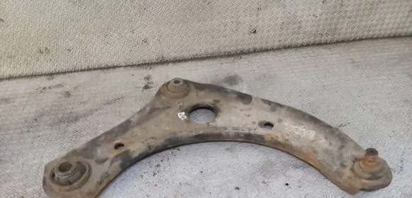 Nissan Note (E12) Front lower control arm/wishbone
