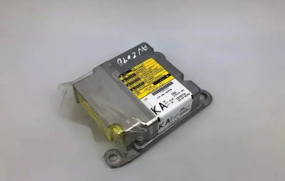 Toyota Avensis T270 Airbag control unit/module 8917005250