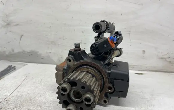 Skoda Roomster (5J) Fuel injection high pressure pump 03L130755E