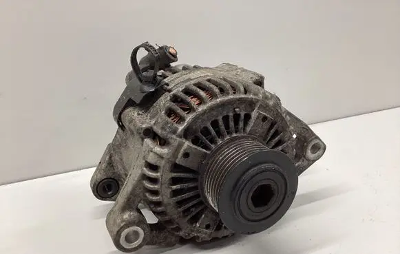 KIA Sorento Generator/alternator 373004A300