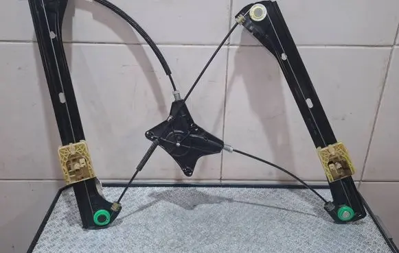 Volkswagen PASSAT B8 Front door electric window regulator 3G0837462C