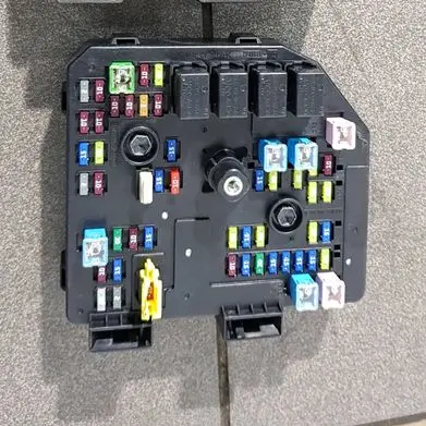Chevrolet Captiva Fuse module 95903657