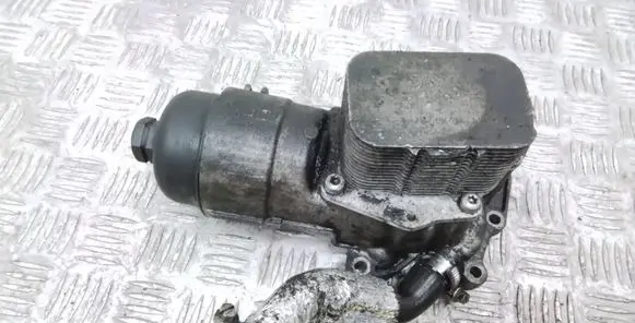 Volvo C30 Oil filter mounting bracket 31259229