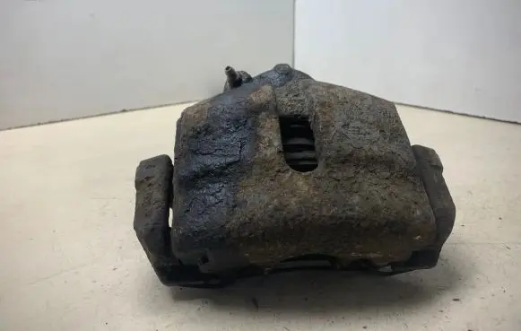 Volkswagen PASSAT B6 Front brake caliper