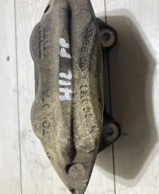 Toyota Hilux (AN10, AN20, AN30) Front brake caliper