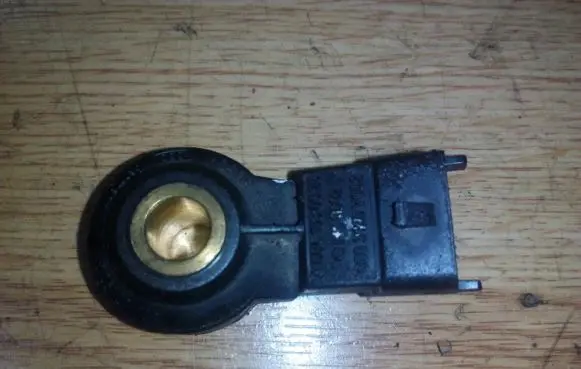 Smart Roadster Detonation knock sensor 0261231133