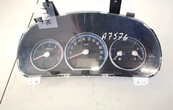 Hyundai Santa Fe Speedometer (instrument cluster) 1164200070 11642-00070