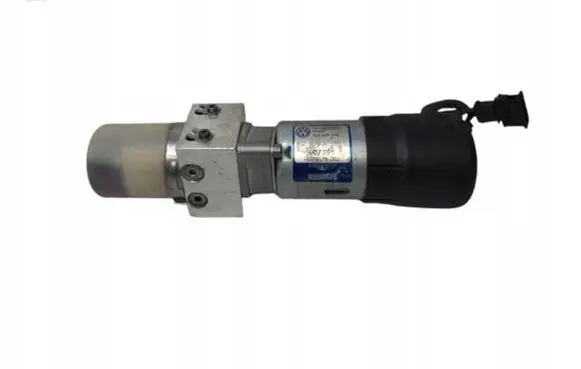 Volkswagen Touareg I Tailgate hydraulic pump motor 7L6827449
