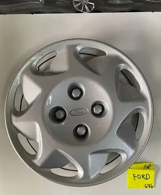 Ford Fiesta R14 wheel hub/cap/trim 